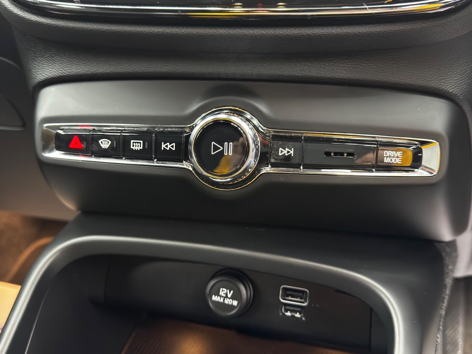 Used Volvo XC40 for sale - 76424095: Photo 26