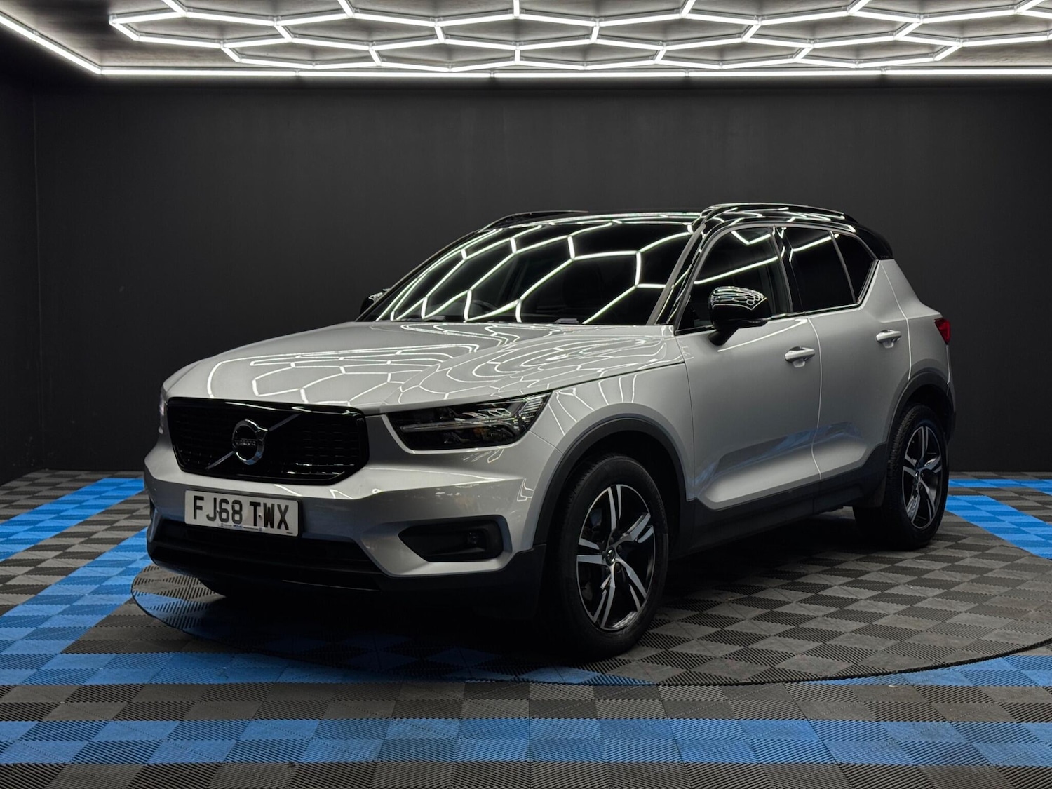 Used Volvo XC40 for sale - 76424095: Photo 3