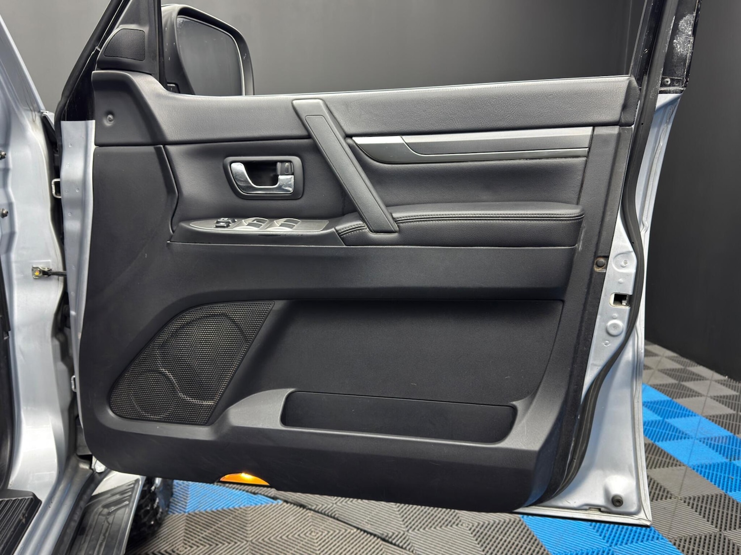 Used Mitsubishi Shogun 2010 for sale - 77598800: Photo 32