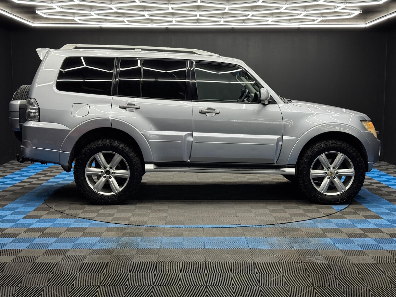 Used Mitsubishi Shogun 2010 for sale - 77598800: Photo 4