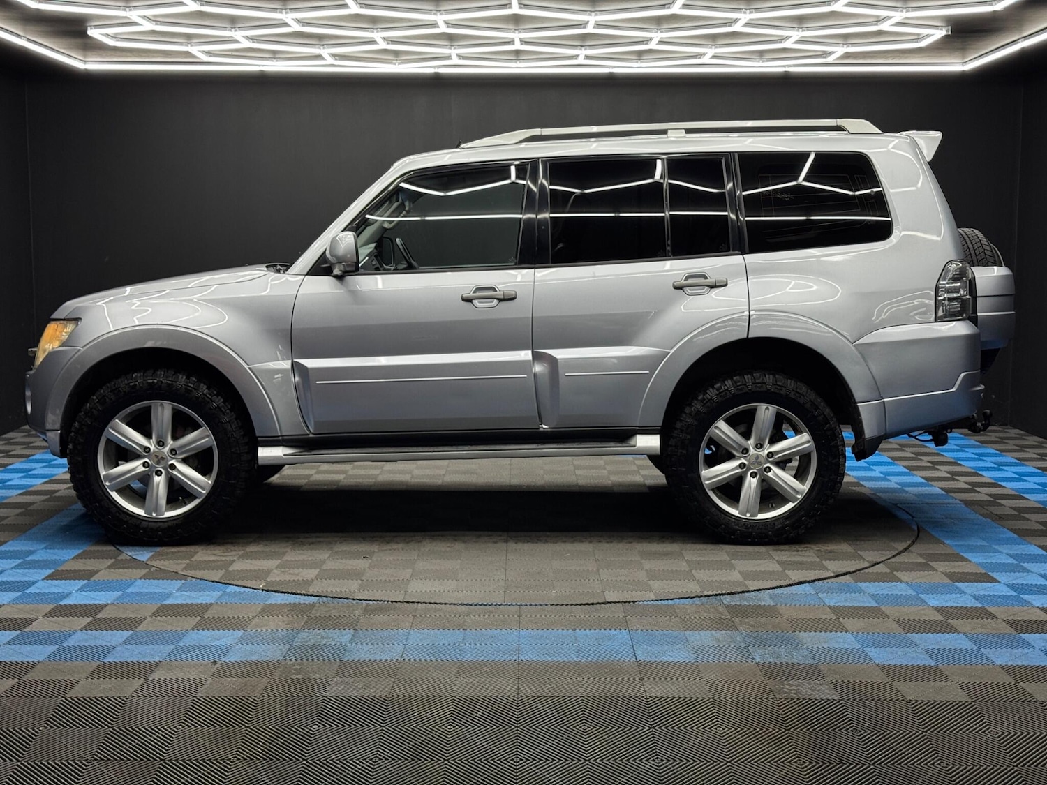 Used Mitsubishi Shogun 2010 for sale - 77598800: Photo 8