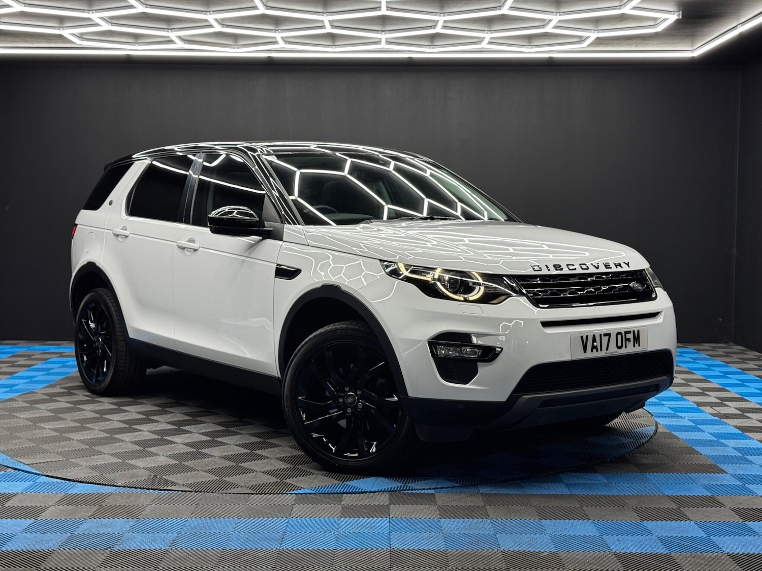 Used Land Rover Discovery Sport 2017 for sale - 76398163: Photo 1