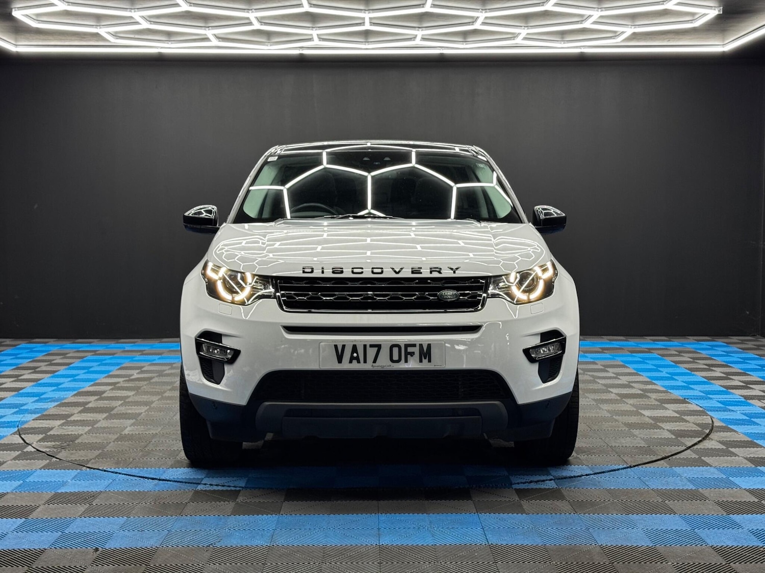 Used Land Rover Discovery Sport 2017 for sale - 76398163: Photo 2