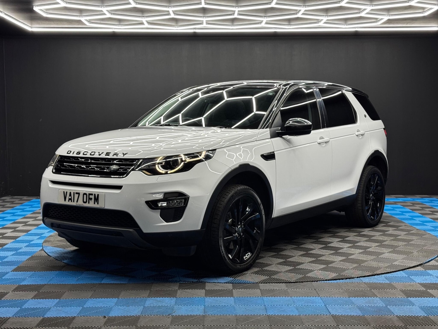 Used Land Rover Discovery Sport 2017 for sale - 76398163: Photo 3