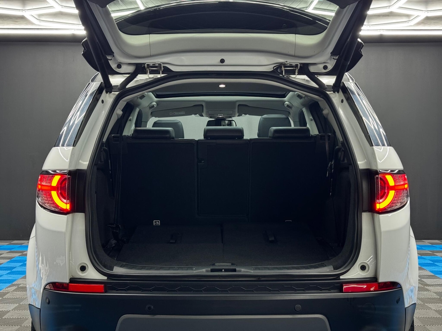 Used Land Rover Discovery Sport 2017 for sale - 76398163: Photo 37