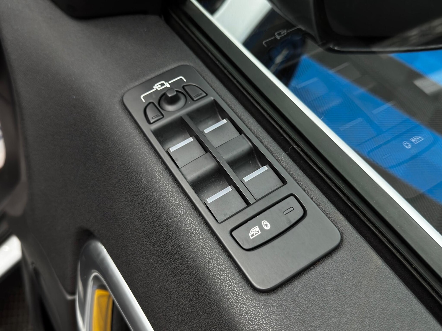 Used Land Rover Discovery Sport 2017 for sale - 76398163: Photo 40