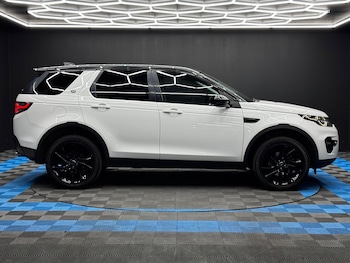 Used Land Rover Discovery Sport 2017 for sale - 76398163: Photo