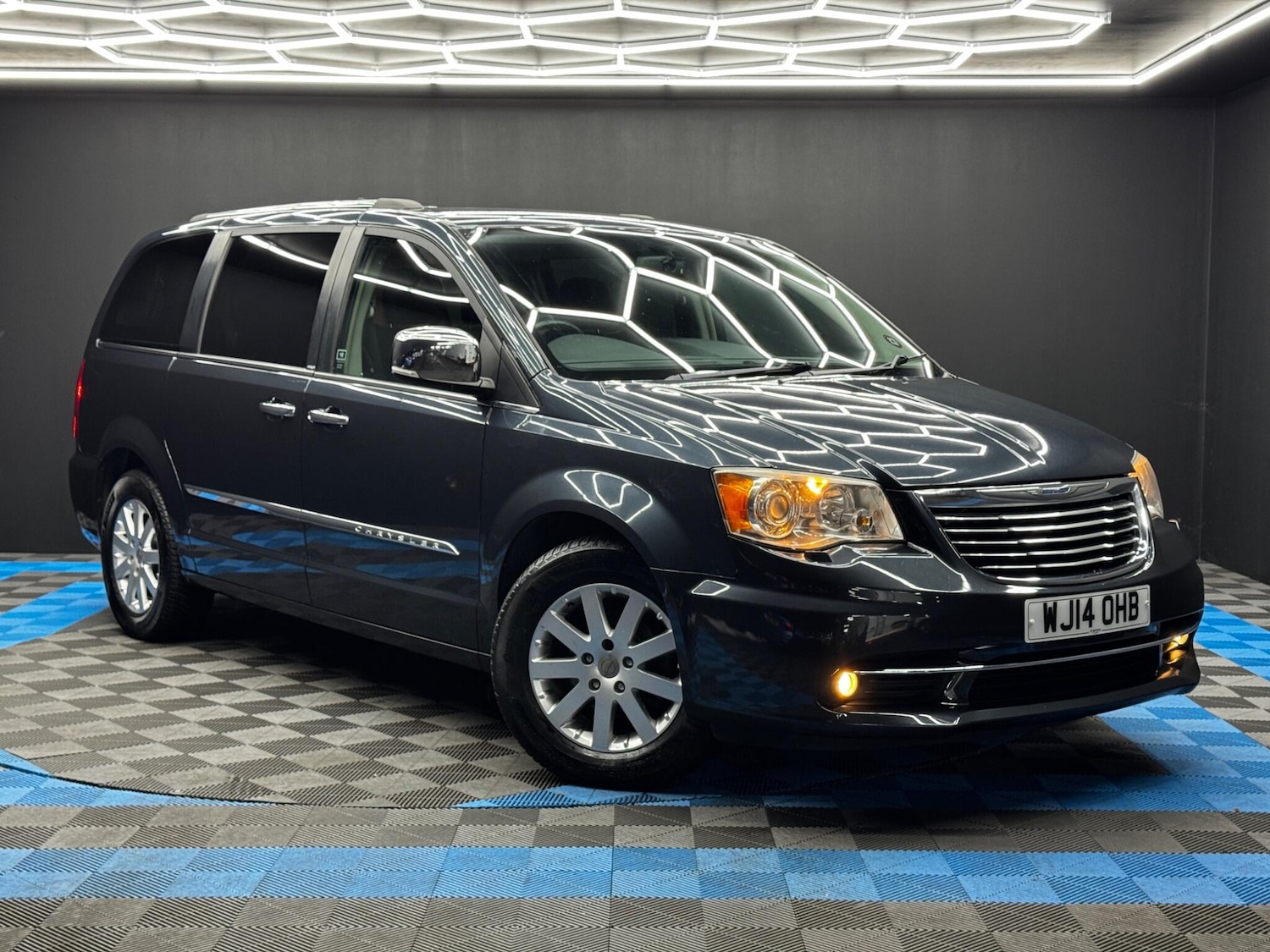 Used Chrysler Grand Voyager 2014 for sale - 76752733: Photo 1