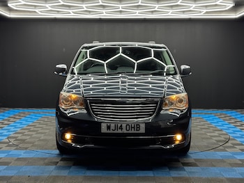 Used Chrysler Grand Voyager 2014 for sale - 76752733: Photo