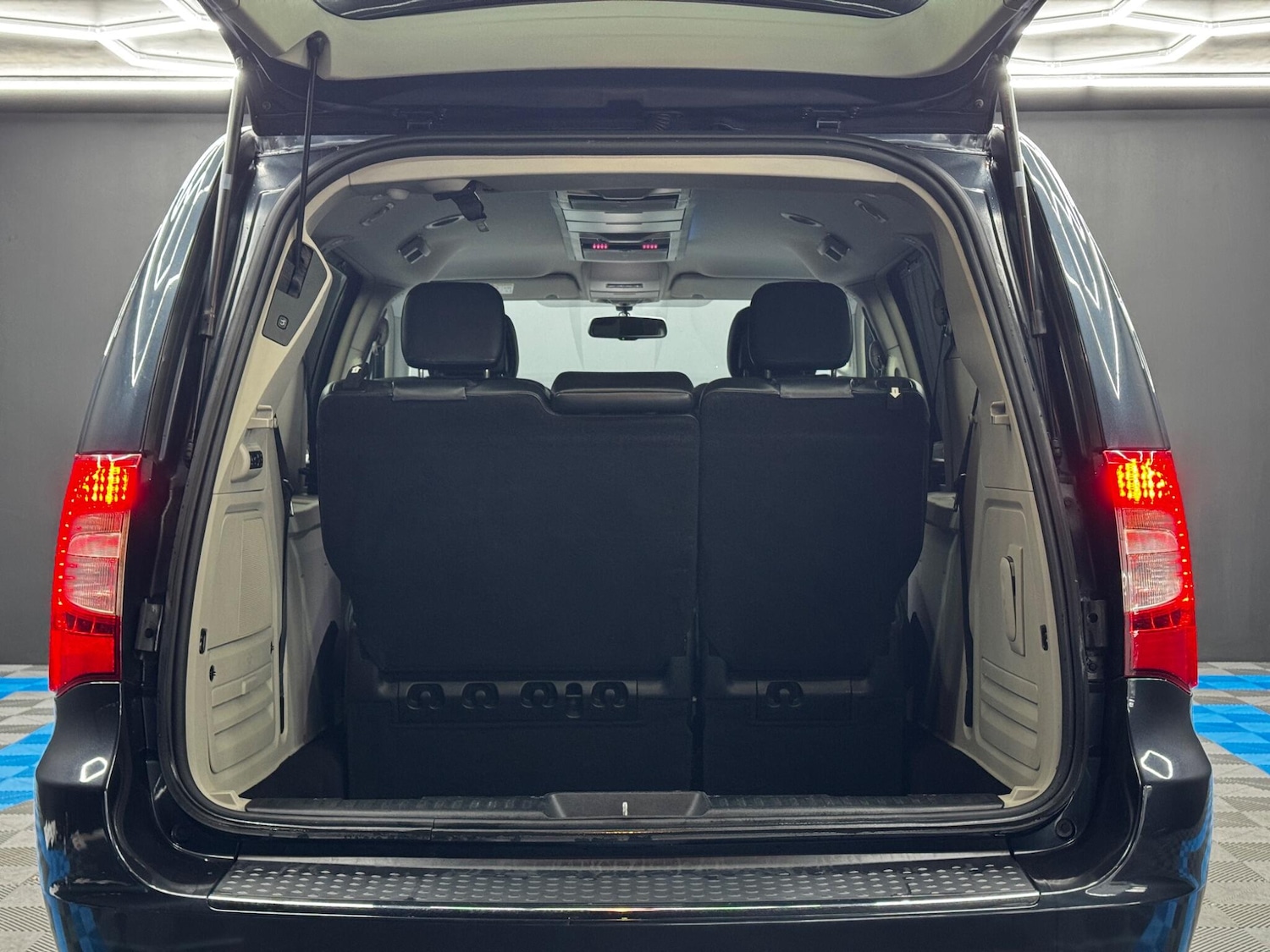 Used Chrysler Grand Voyager 2014 for sale - 76752733: Photo 35