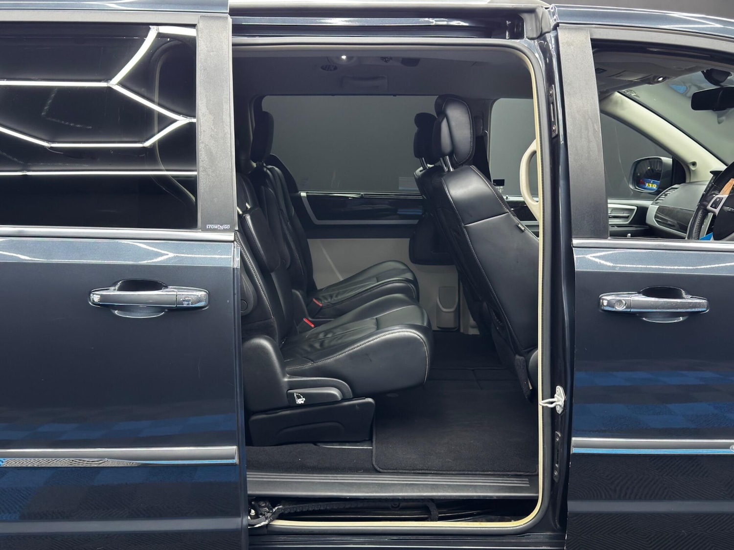 Used Chrysler Grand Voyager 2014 for sale - 76752733: Photo 42