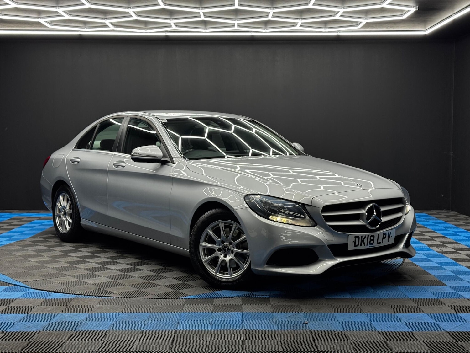 Used Mercedes-Benz C Class 2018 for sale - 76634281: Photo 1