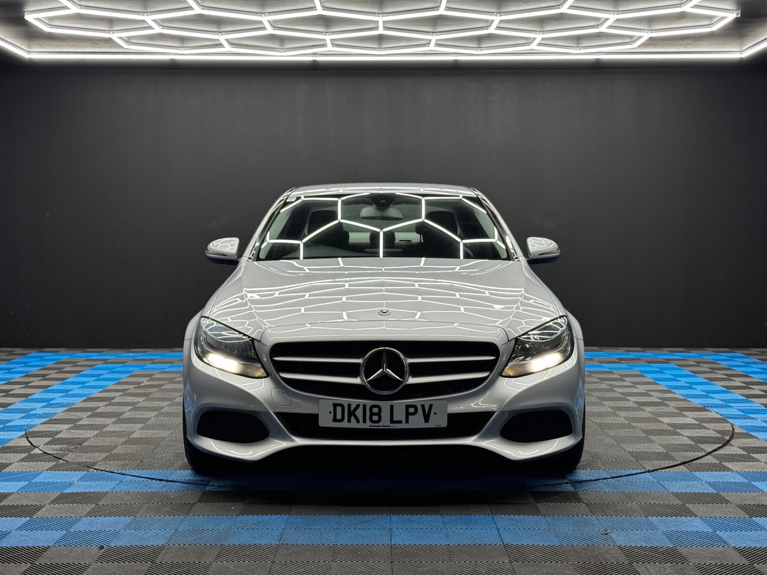 Used Mercedes-Benz C Class 2018 for sale - 76634281: Photo 2