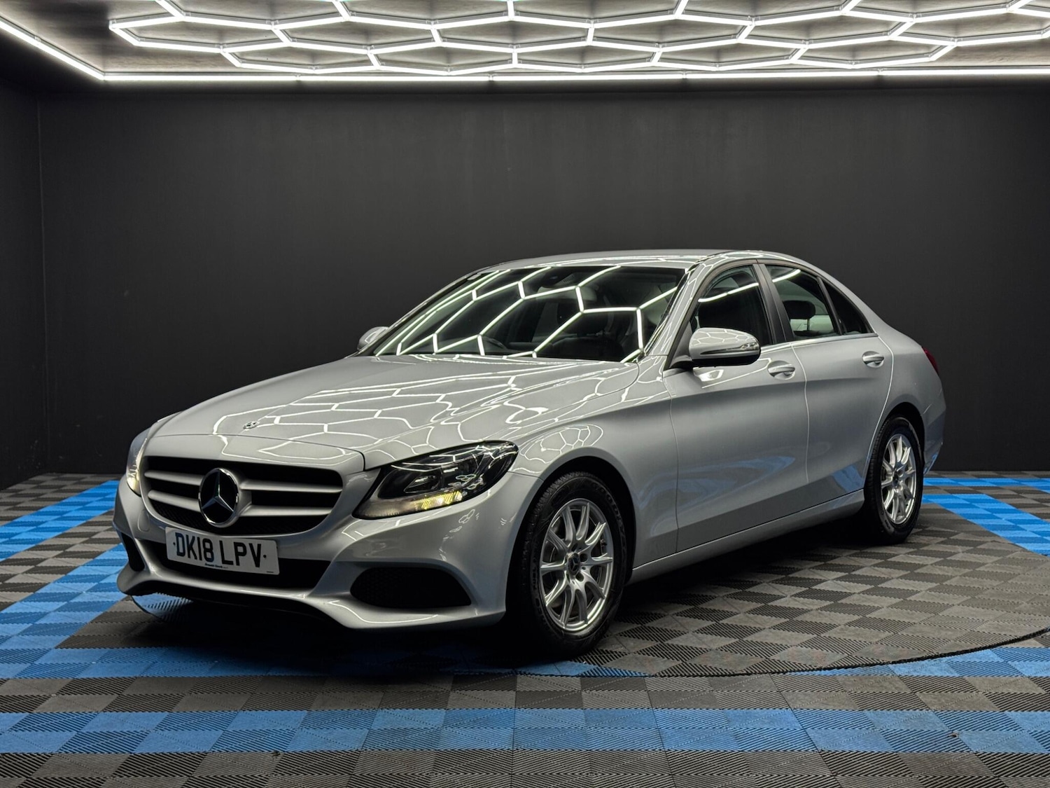 Used Mercedes-Benz C Class 2018 for sale - 76634281: Photo 3