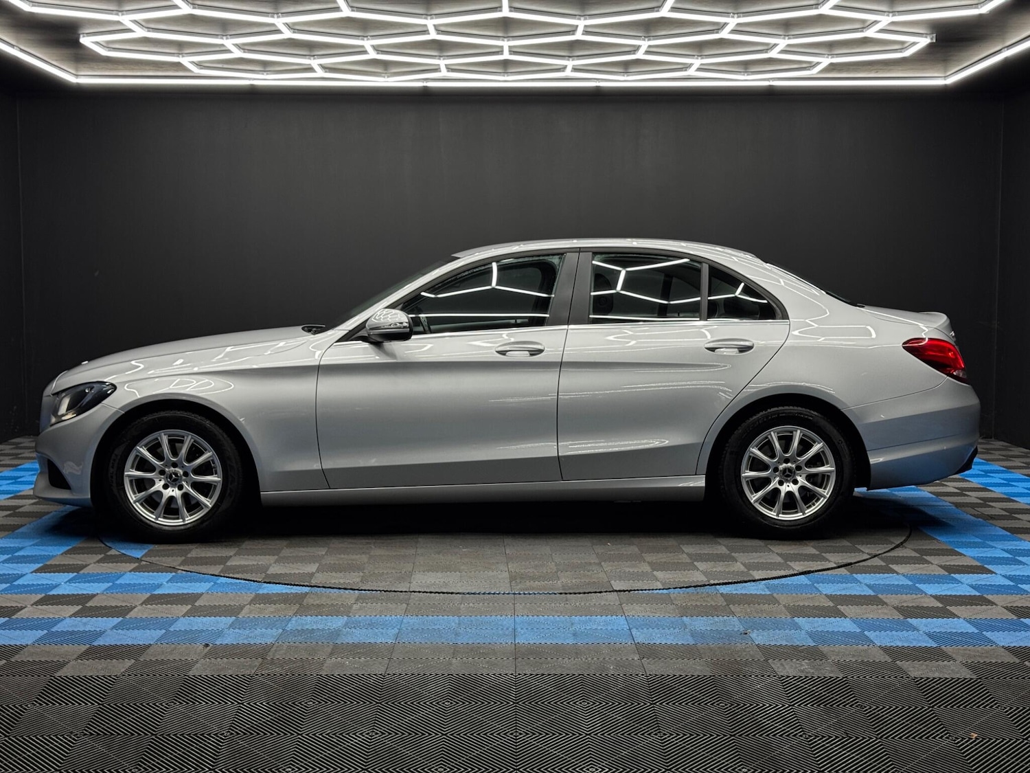 Used Mercedes-Benz C Class 2018 for sale - 76634281: Photo 8