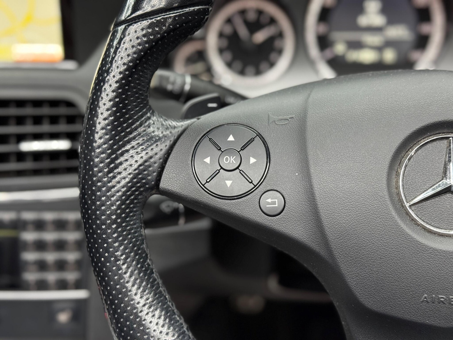 Used Mercedes-Benz E Class 2011 for sale - 77737266: Photo 19