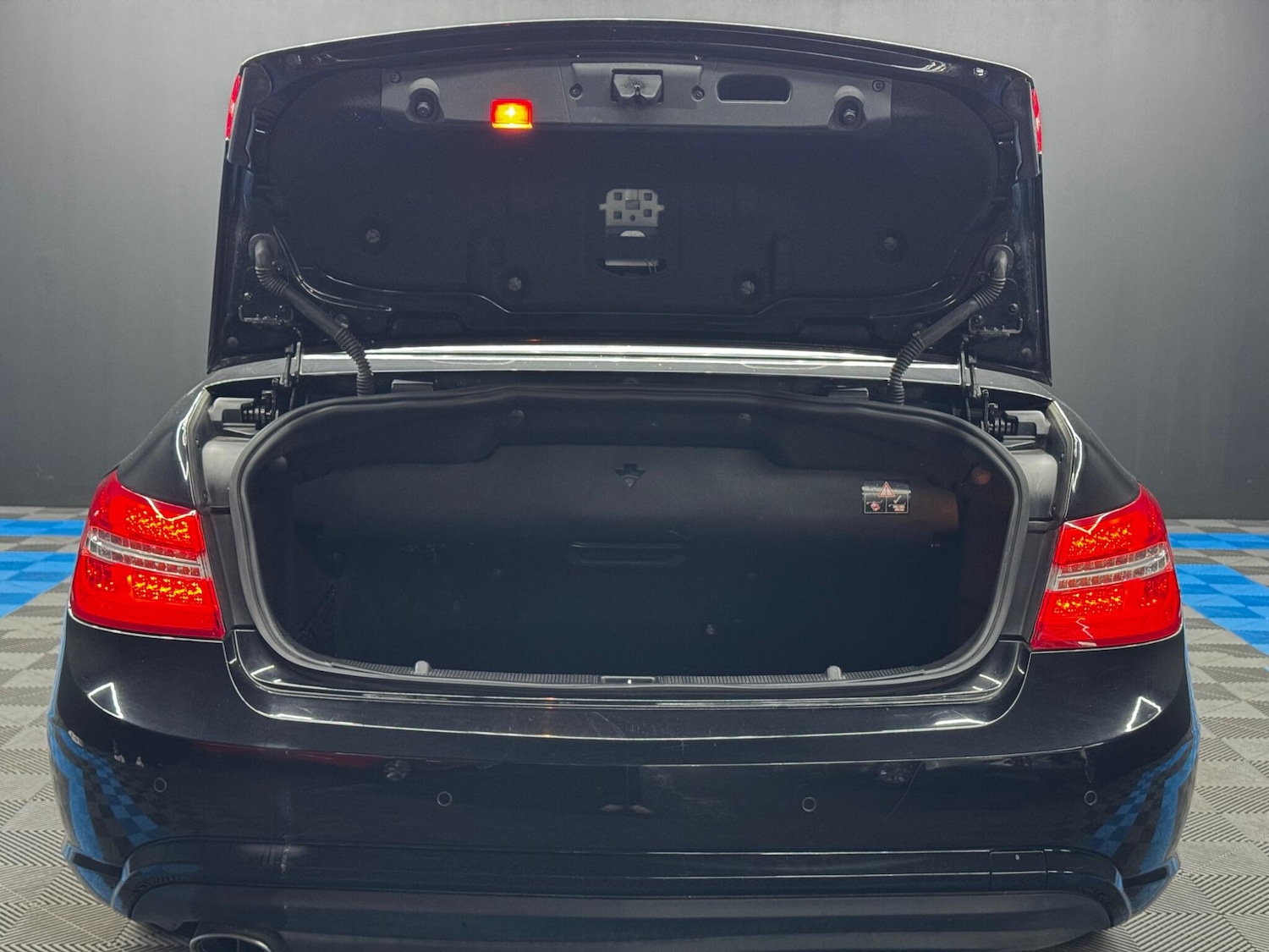 Used Mercedes-Benz E Class 2011 for sale - 77737266: Photo 38