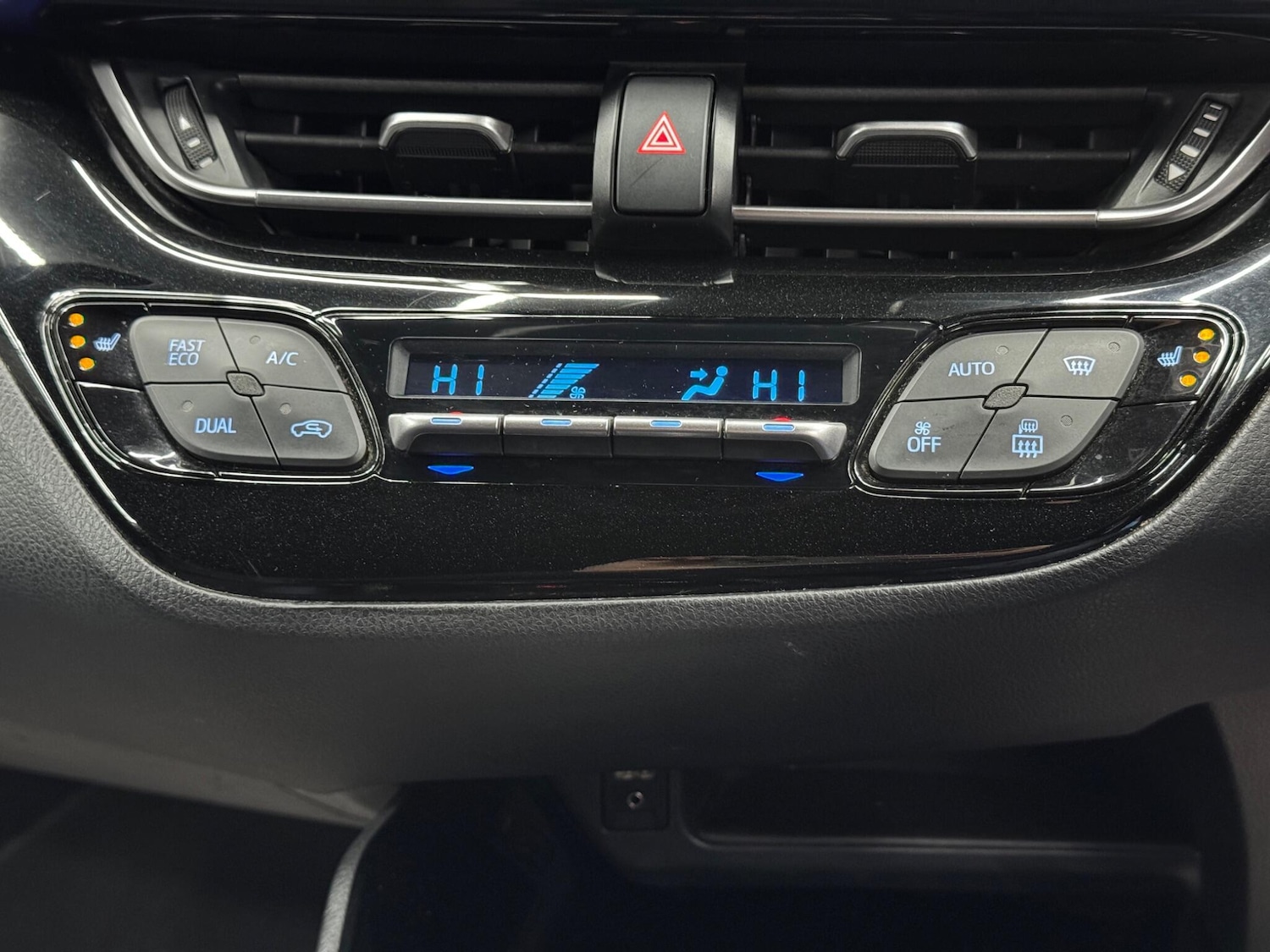 Used Toyota C-HR for sale - 77807811: Photo 28