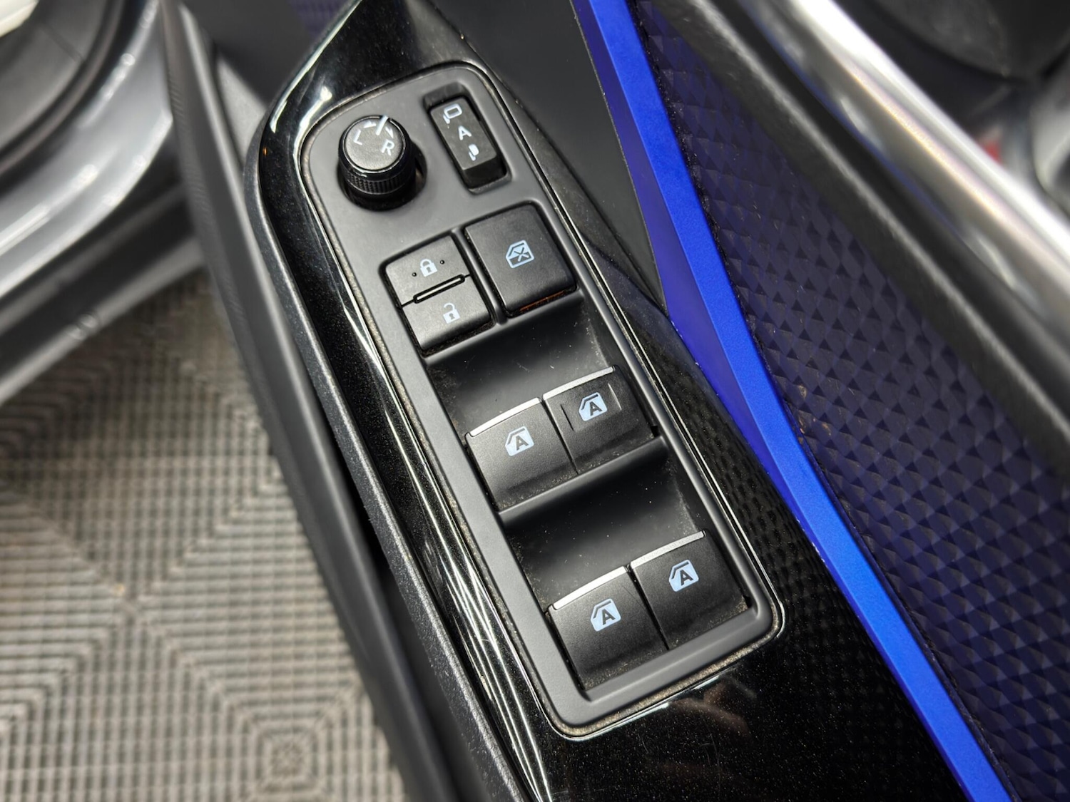 Used Toyota C-HR for sale - 77807811: Photo 38