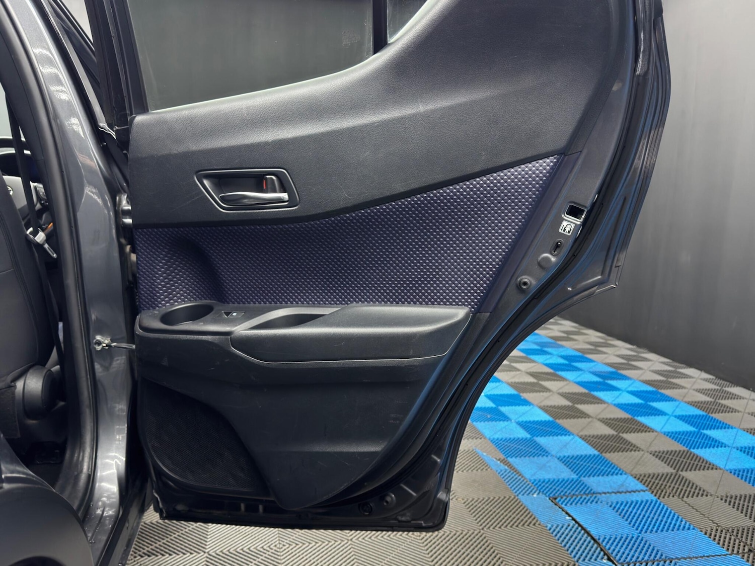 Used Toyota C-HR for sale - 77807811: Photo 39