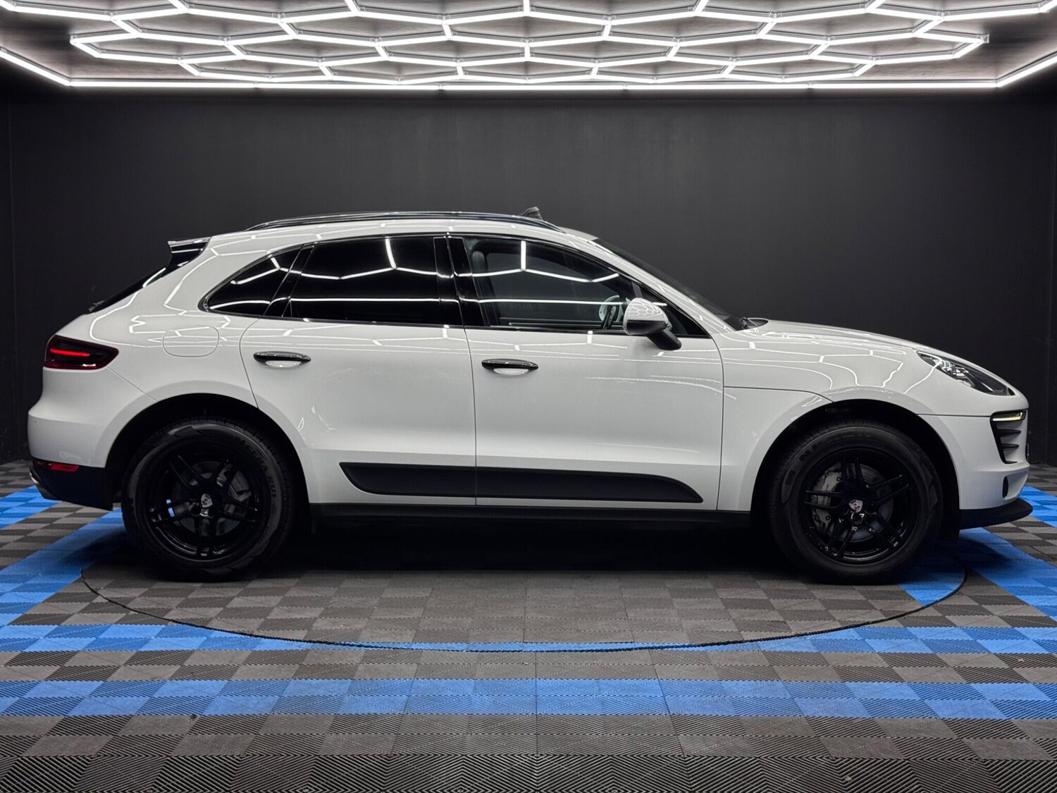 Used Porsche Macan 2017 for sale - 76307031: Photo 4