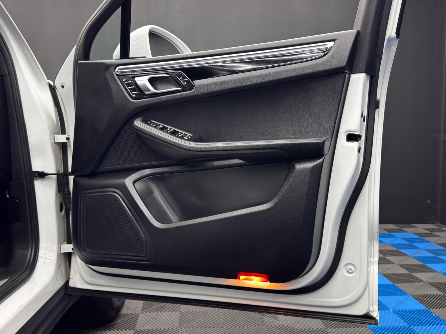 Used Porsche Macan 2017 for sale - 76307031: Photo 43