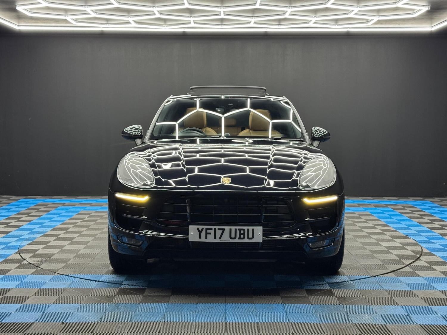 Used Porsche Macan 2017 for sale - 77396500: Photo 2