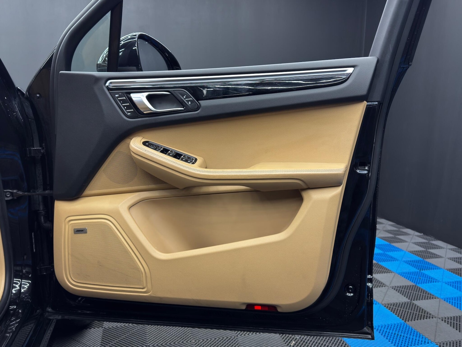 Used Porsche Macan 2017 for sale - 77396500: Photo 37