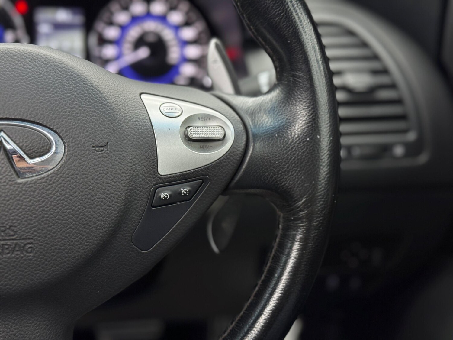 Used Infiniti QX70 2014 for sale - 77468807: Photo 21