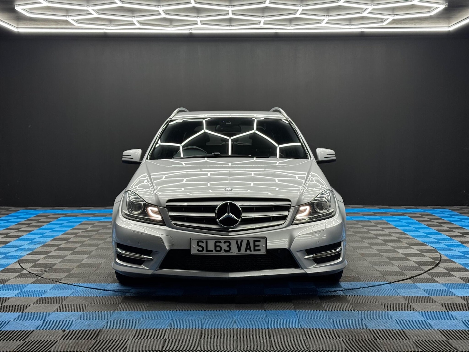 Used Mercedes-Benz C Class 2013 for sale - 76511767: Photo 2