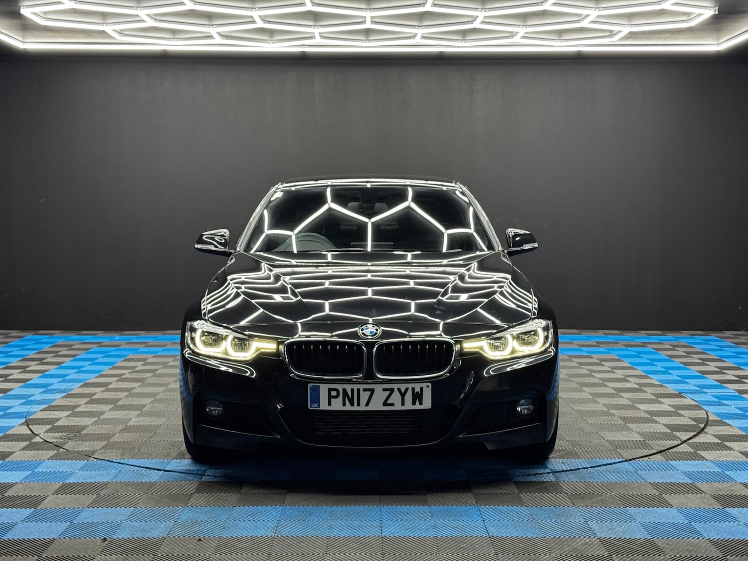 Used BMW 3 Series 2017 for sale - 77496978: Photo 2