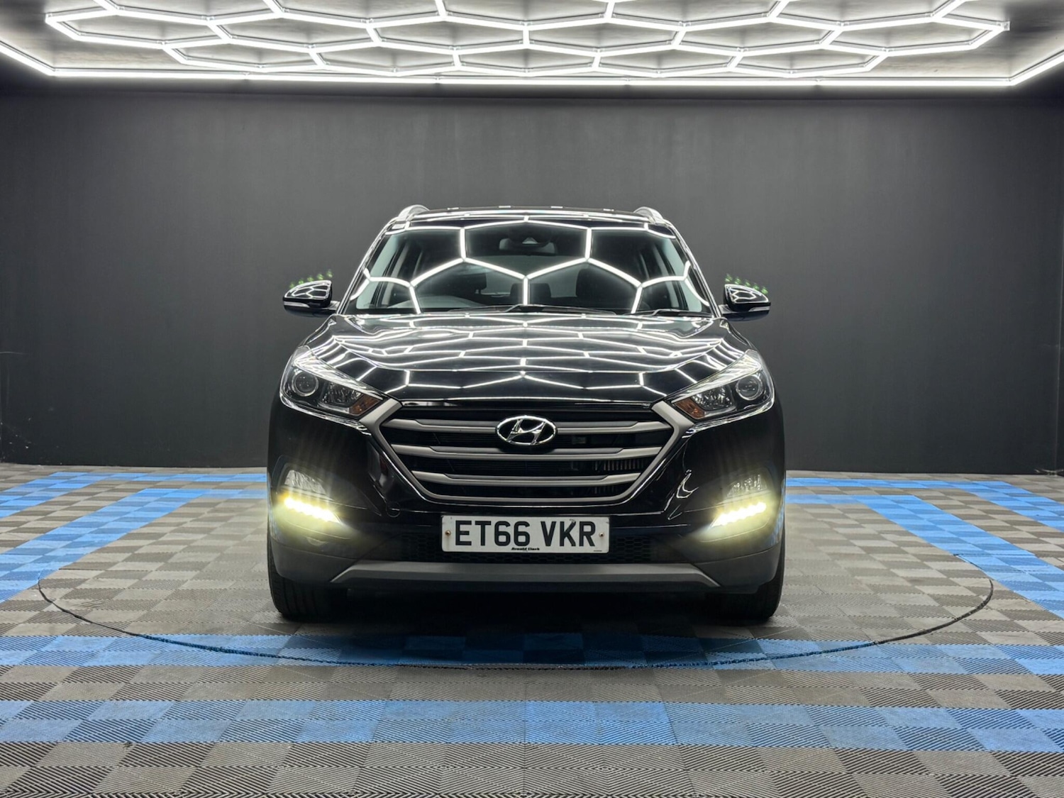 Used Hyundai TUCSON 2017 for sale - 76832838: Photo 2