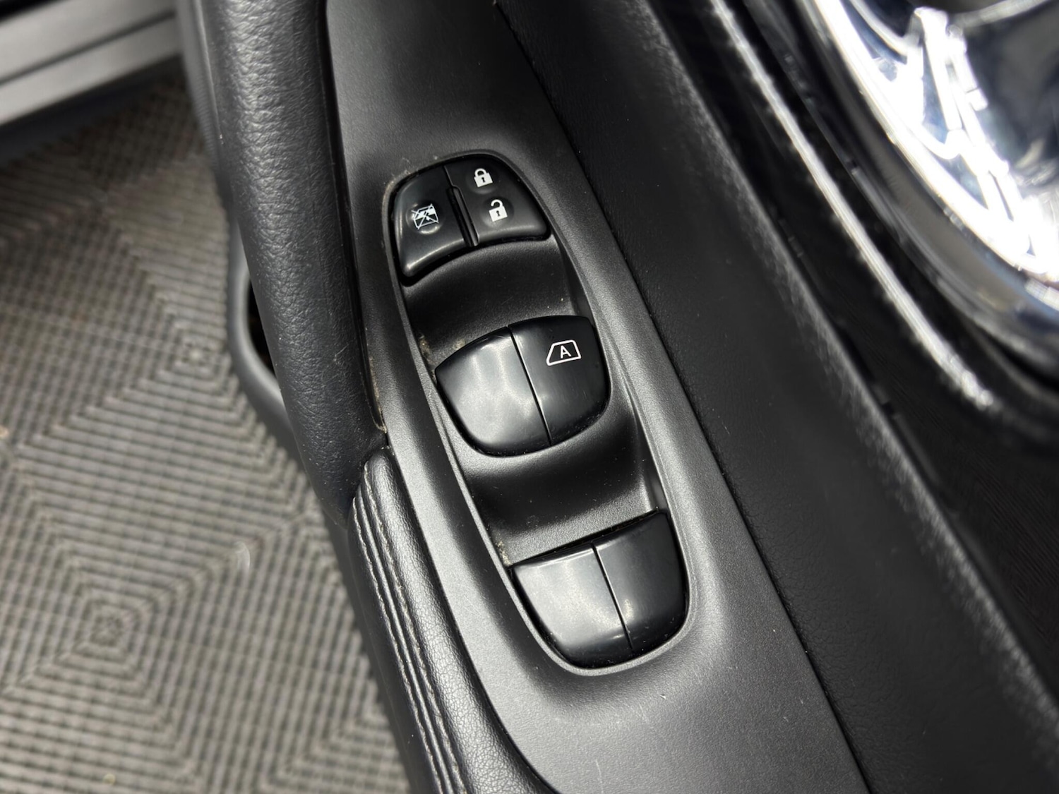 Used Nissan X-Trail 2018 for sale - 77425699: Photo 38