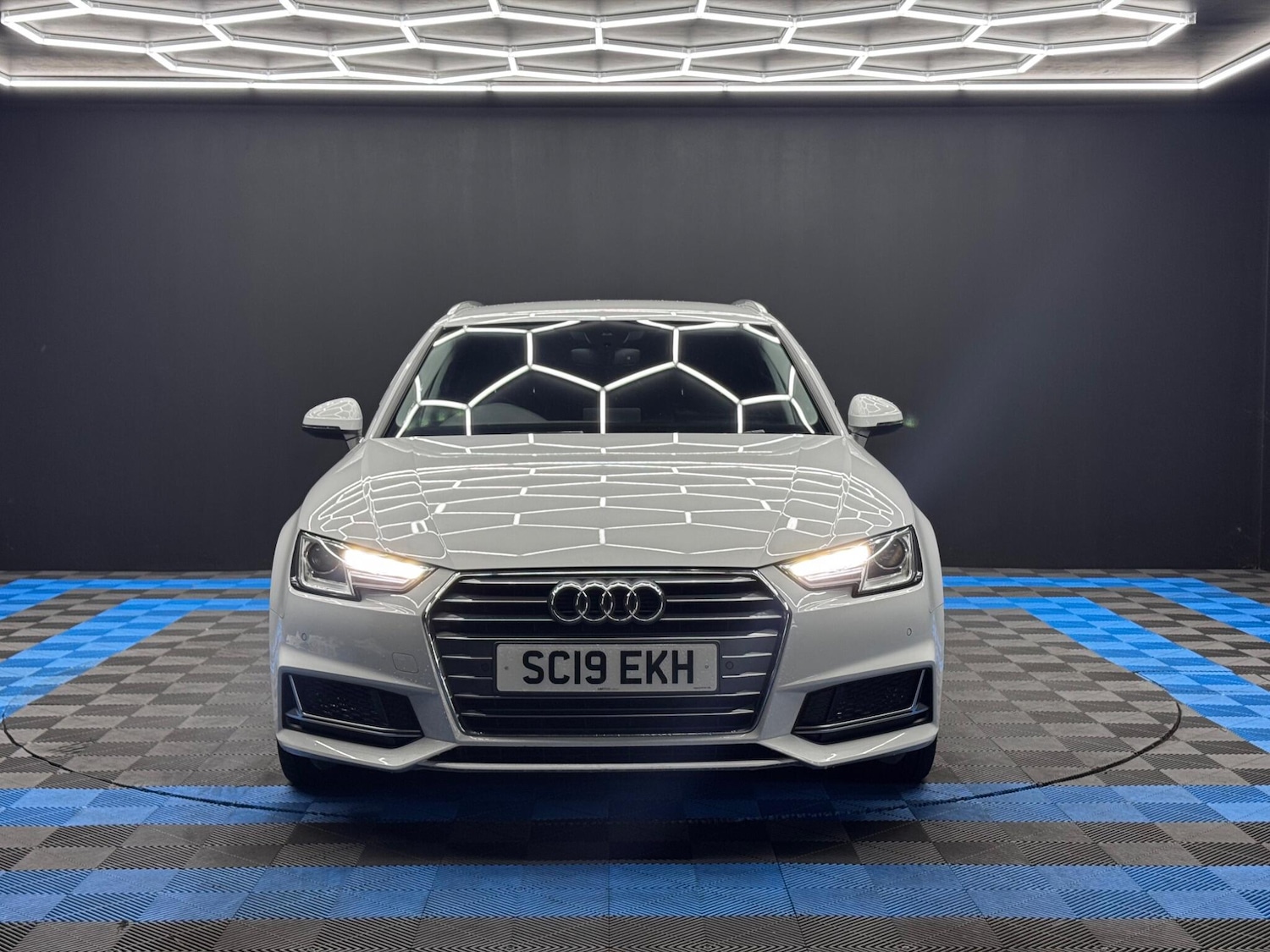 Used Audi A4 Avant for sale - 76728105: Photo 2