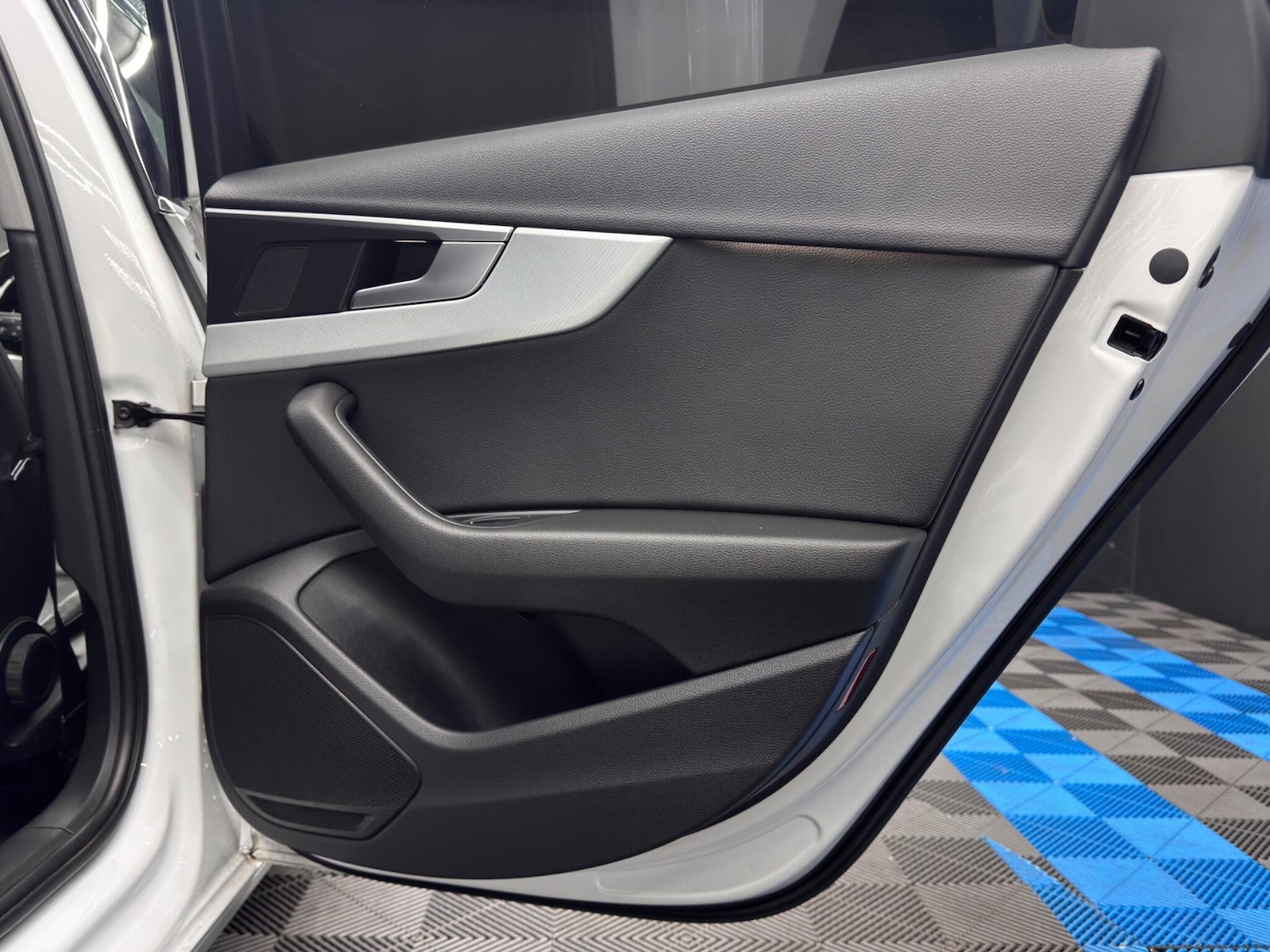 Used Audi A4 Avant for sale - 76728105: Photo 47