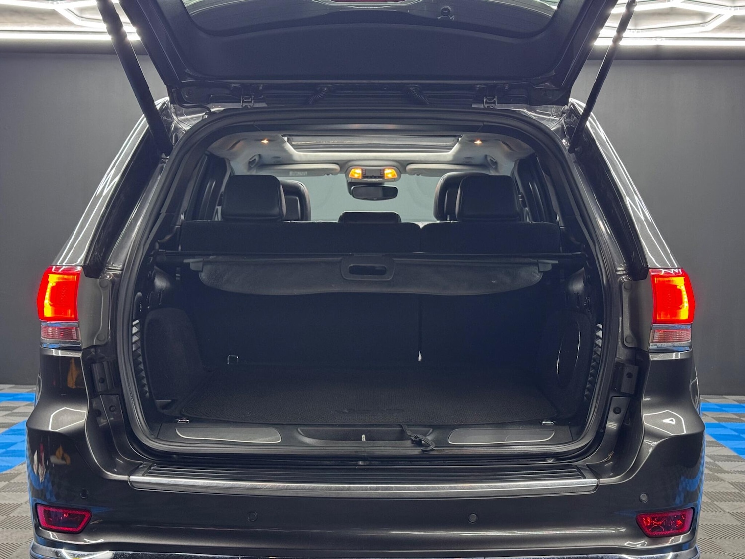 Used Jeep Grand Cherokee 2018 for sale - 76409292: Photo 36