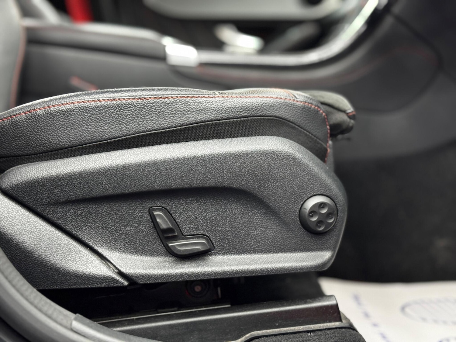 Used Mercedes-Benz GLC 2019 for sale - 76700637: Photo 39