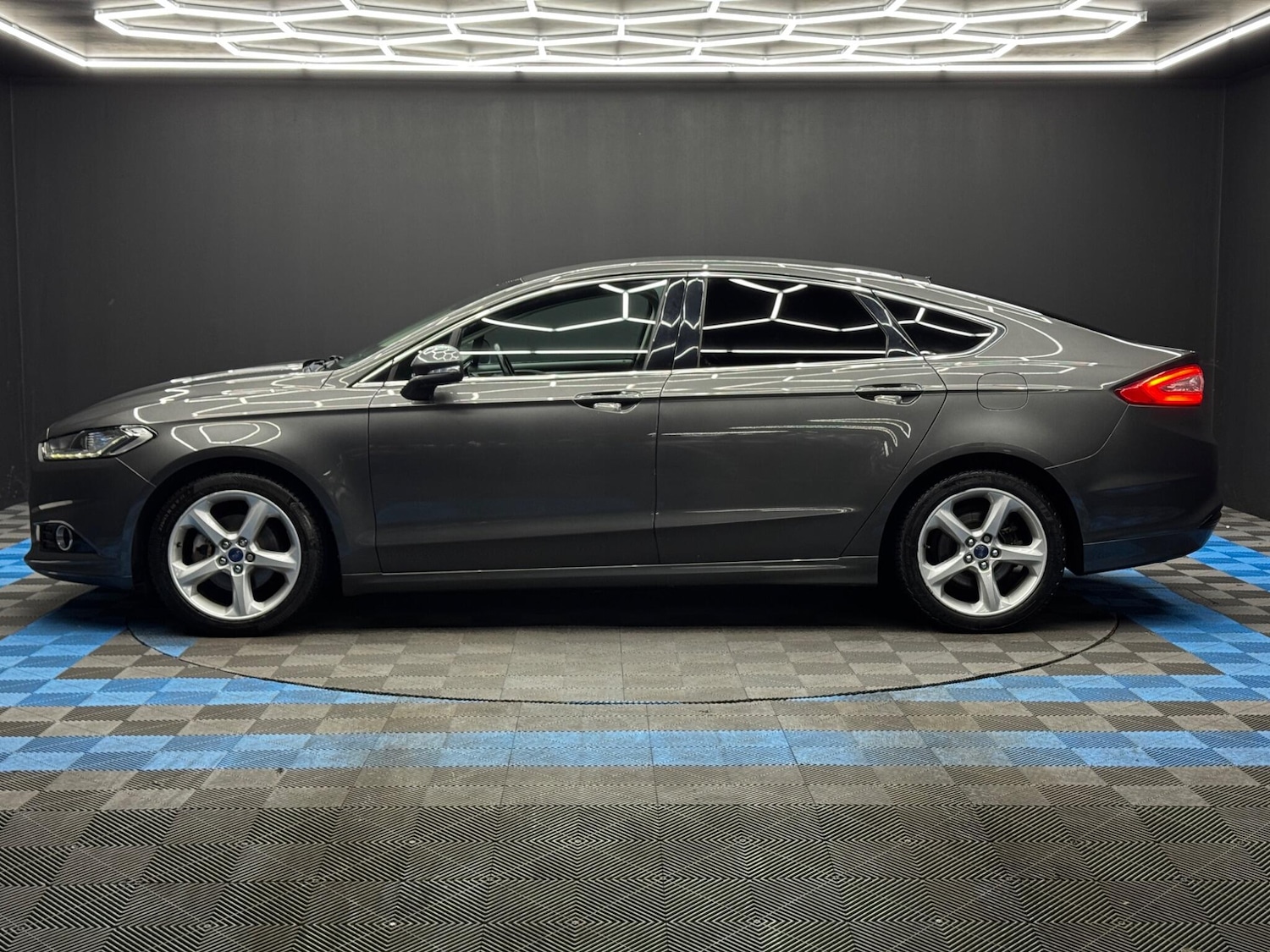 Used Ford Mondeo 2017 for sale - 78086369: Photo 8