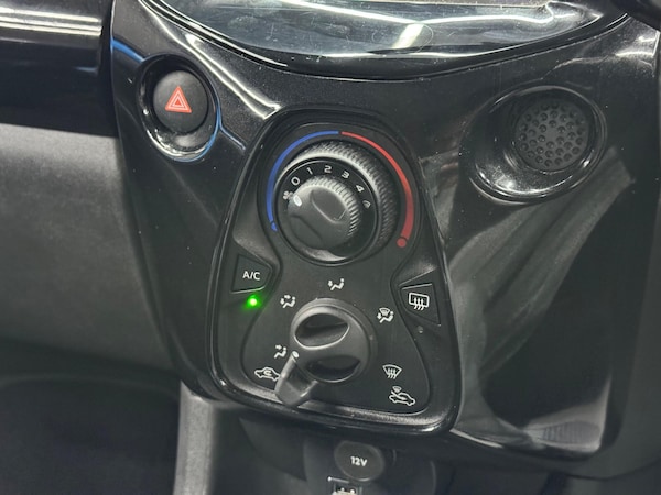 Used Toyota AYGO 2015 for sale - 75268899: Photo 26