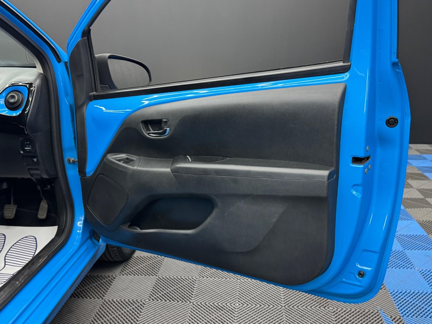 Vehicle 33