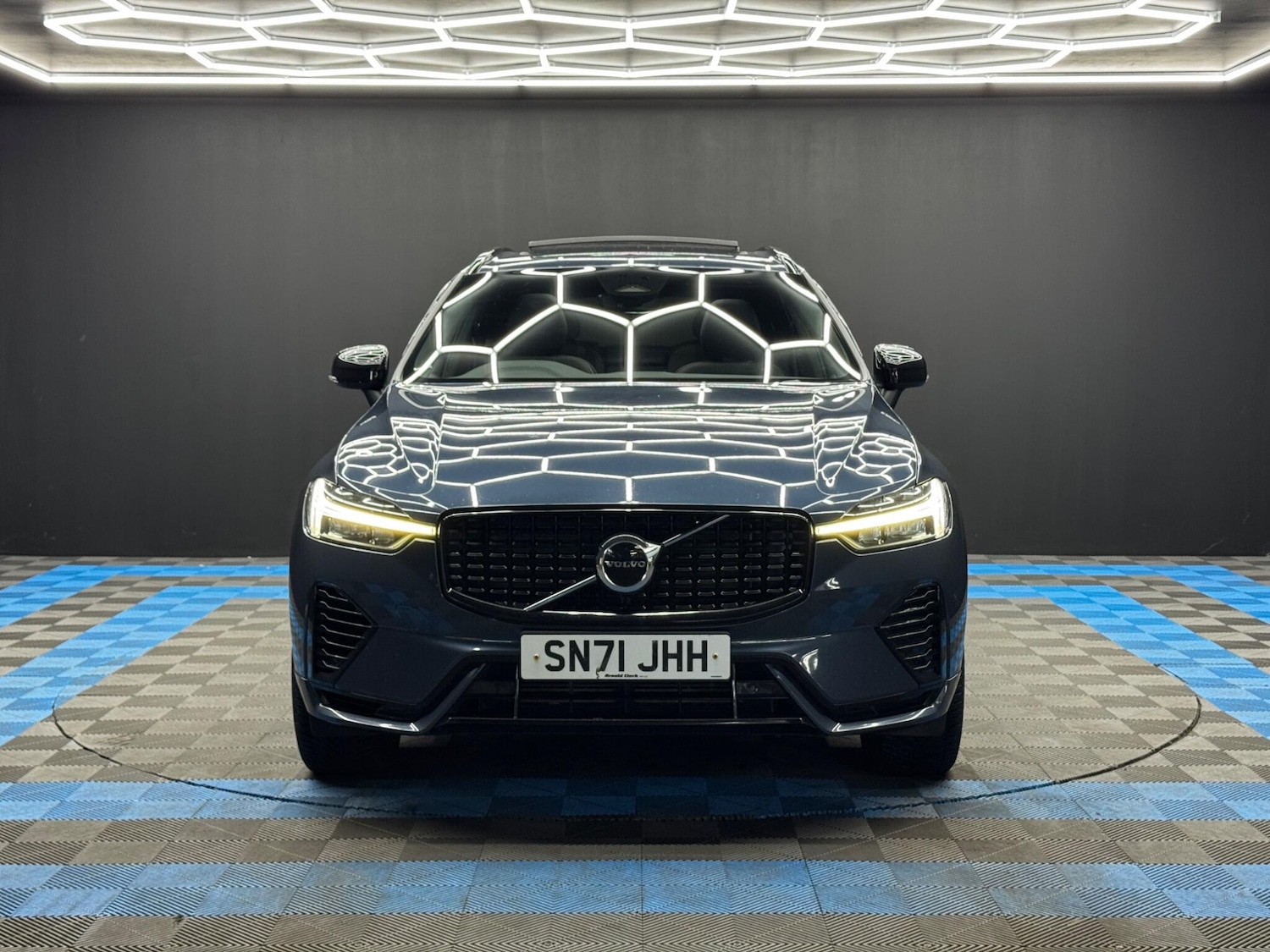 Used Volvo XC60 2021 for sale - 78170092: Photo 2