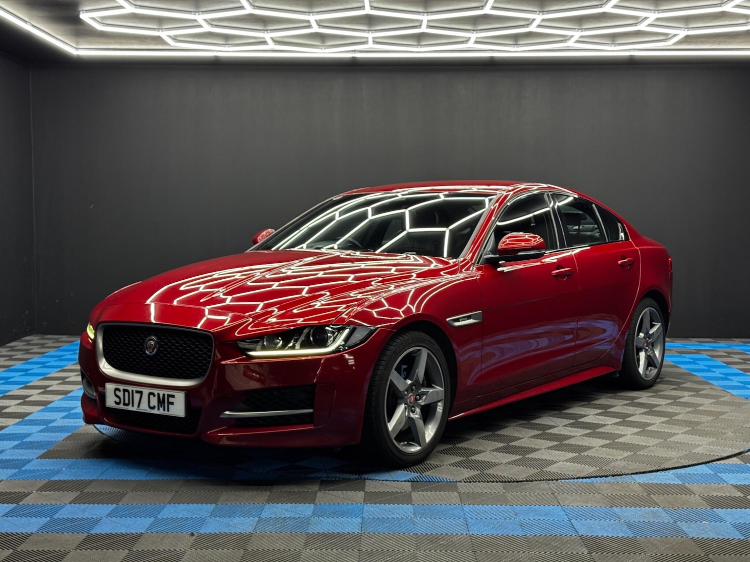 Used Jaguar XE 2017 for sale - 76997477: Photo 3