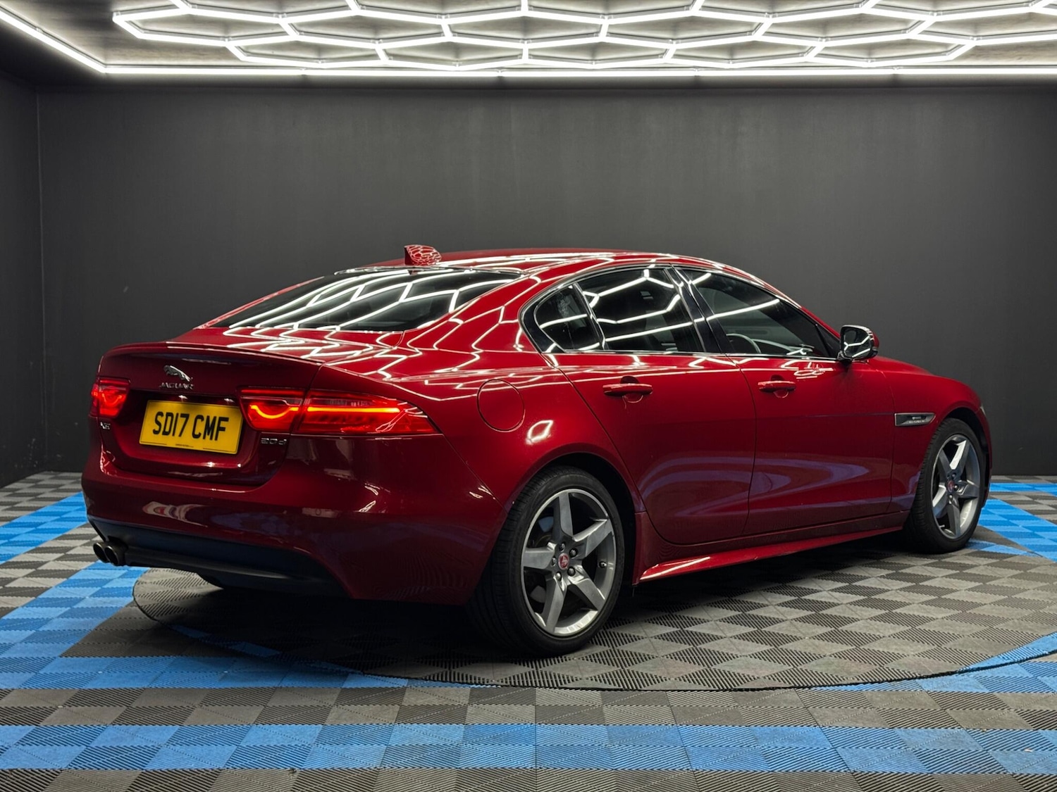 Used Jaguar XE 2017 for sale - 76997477: Photo 5