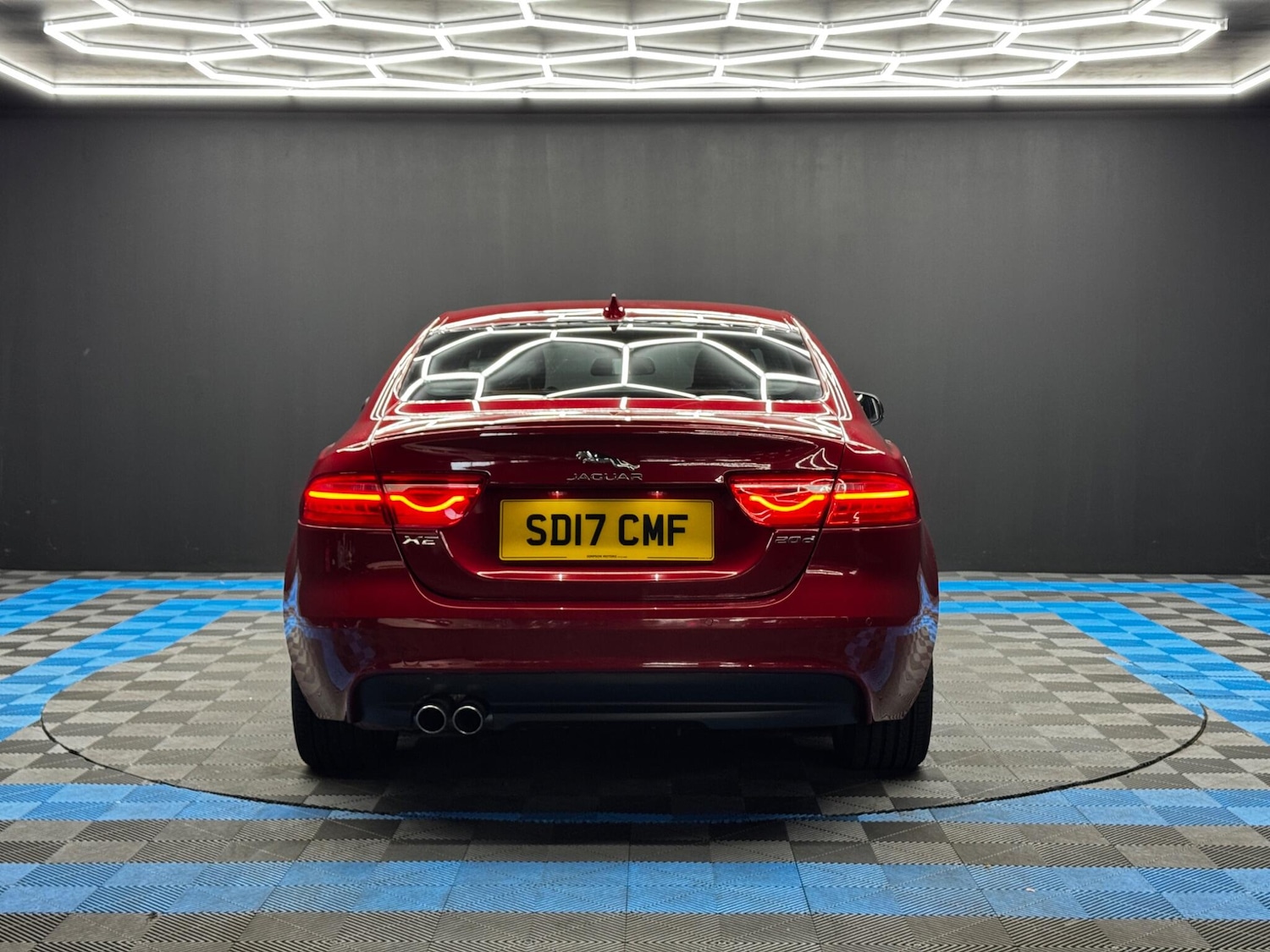 Used Jaguar XE 2017 for sale - 76997477: Photo 6