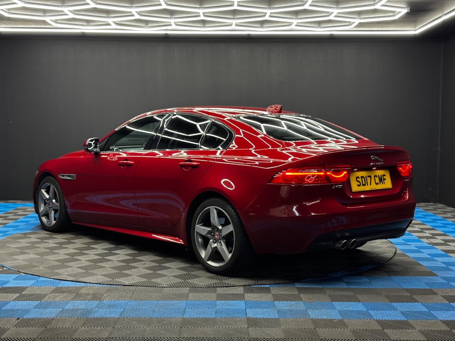 Used Jaguar XE 2017 for sale - 76997477: Photo 7