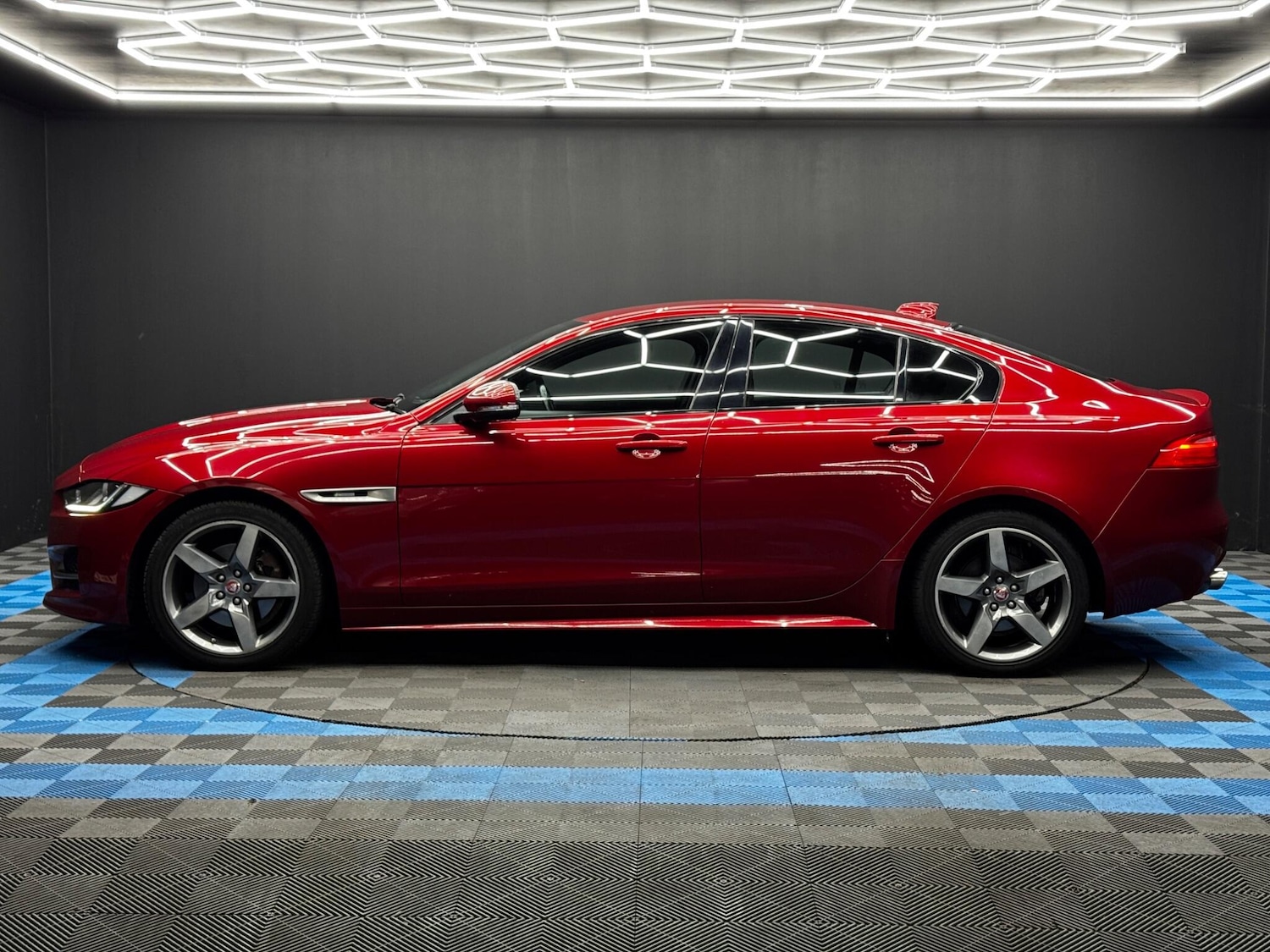 Used Jaguar XE 2017 for sale - 76997477: Photo 8