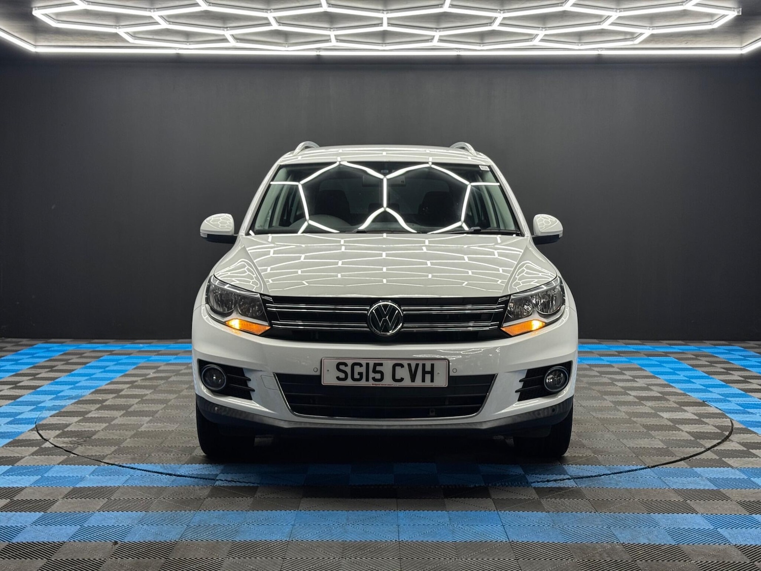 Used Volkswagen Tiguan 2015 for sale - 76522095: Photo 2