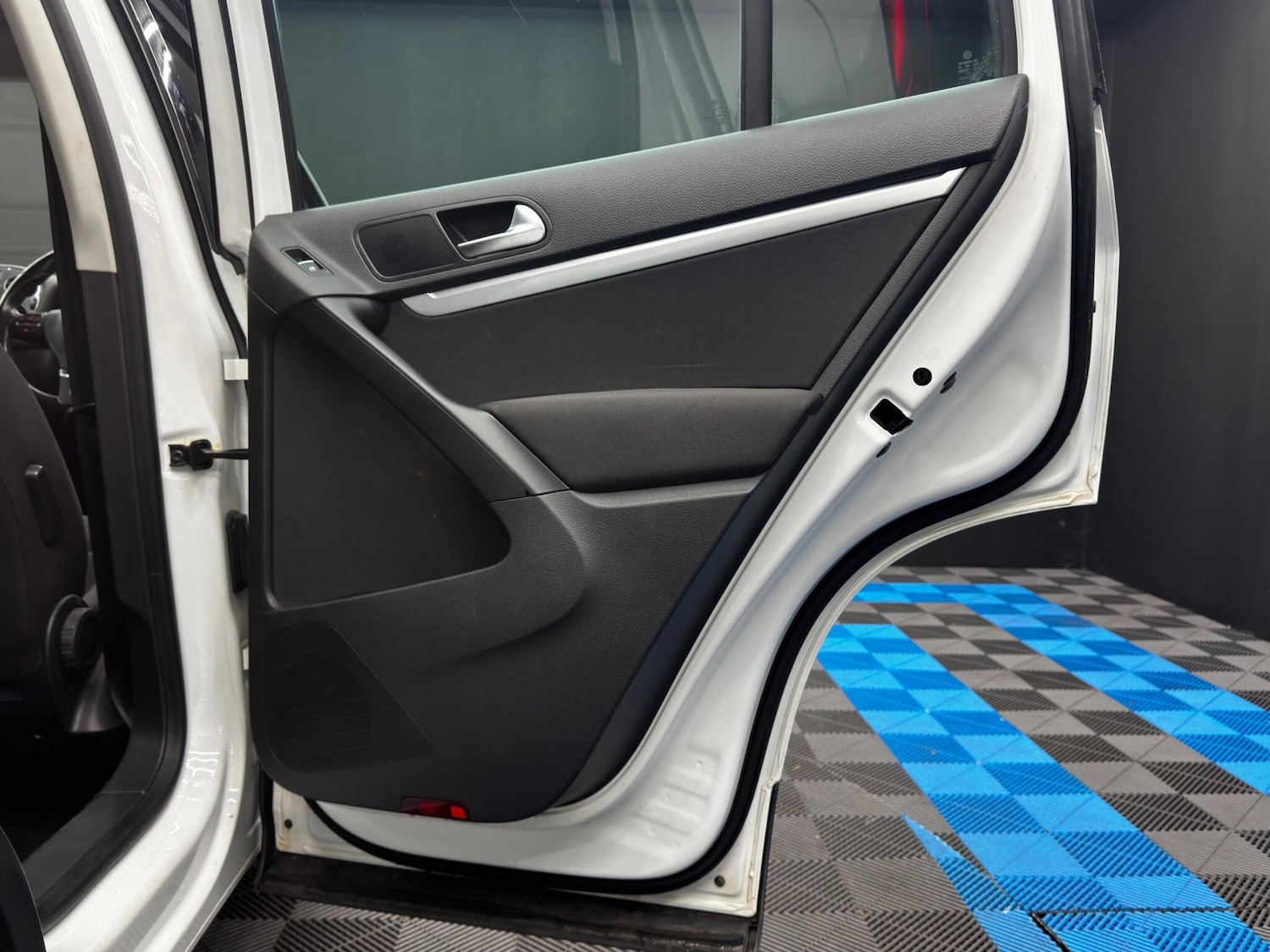 Used Volkswagen Tiguan 2015 for sale - 76522095: Photo 41