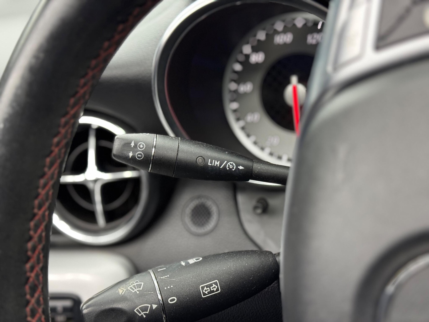 Used Mercedes-Benz SLK 2011 for sale - 77120797: Photo 20