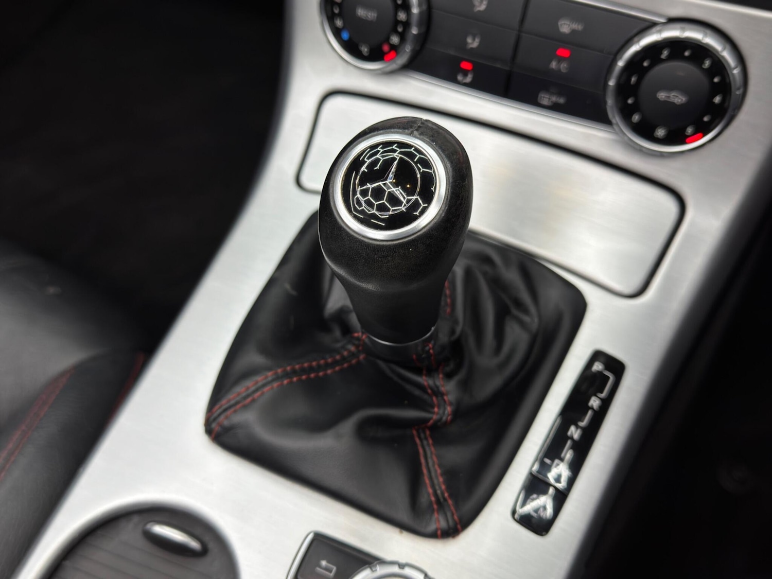 Used Mercedes-Benz SLK 2011 for sale - 77120797: Photo 25